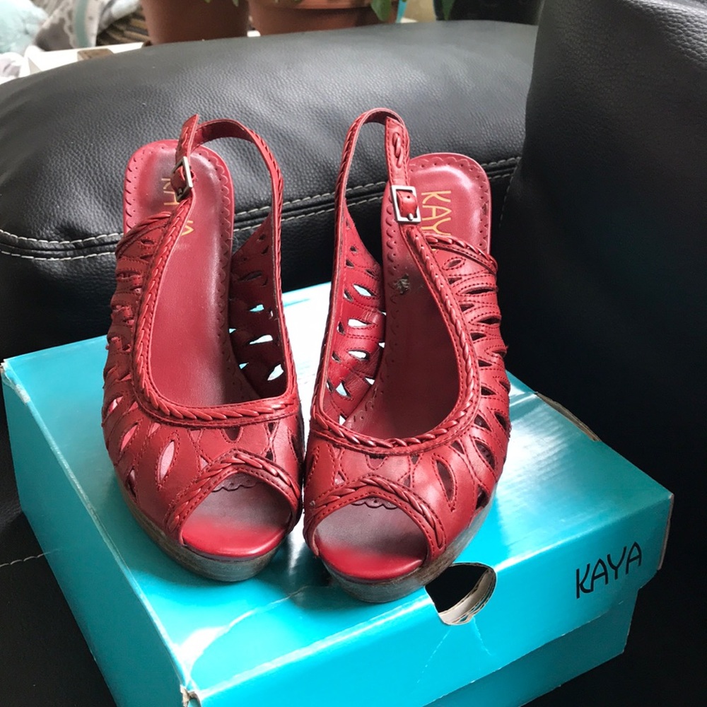 Kaya Size 6.5 Maroon Leather Heels 👠